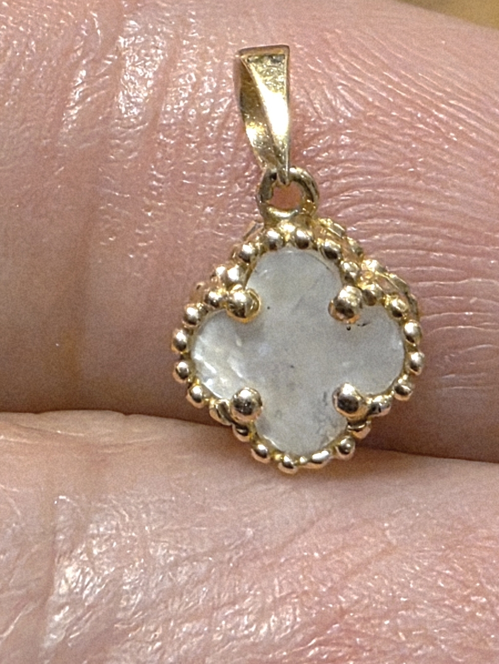 💛18k Gold Clover Pendant - Picture 2 of 4